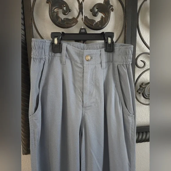 Madewell The Neale Wide-Leg Pleated Trousers In Color Overcast